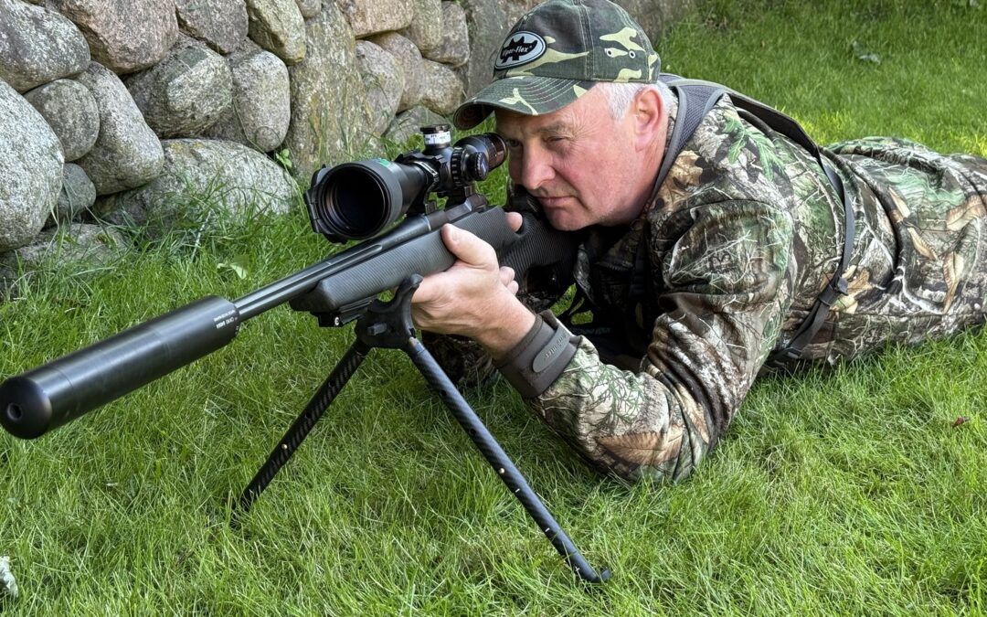 Claus Christiansen im Revier mit Viper-Flex Pirschstöcken